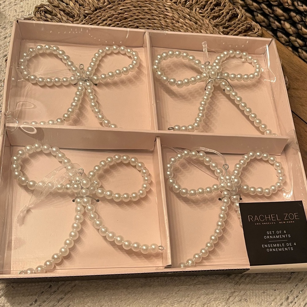 NWT Rachel Zoe White Pearl Bow ornament Set